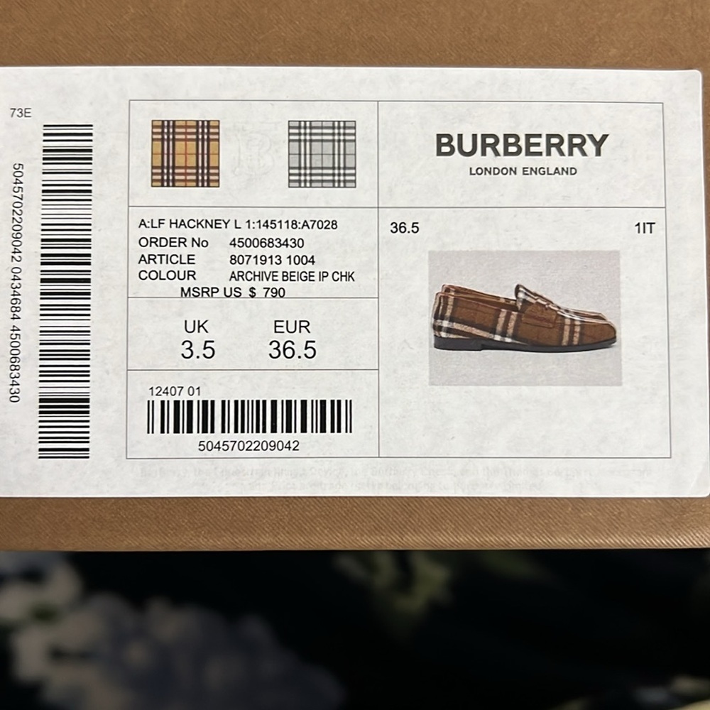 NIB Burberry check wool felt  Plaid Loafers - size: 36 1/2 - Picture 5 of 6